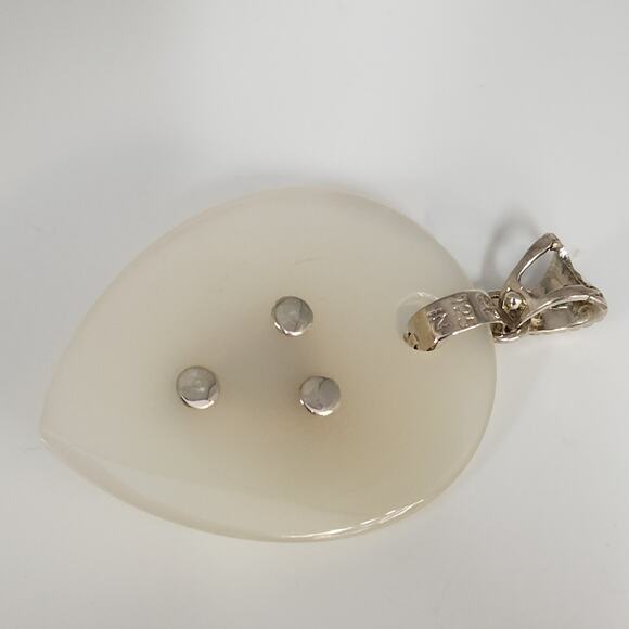 Handcrafted 925 Silver Pendant Featuring White Agate Druzy Crystal & Blue Topaz - Picture 8 of 8